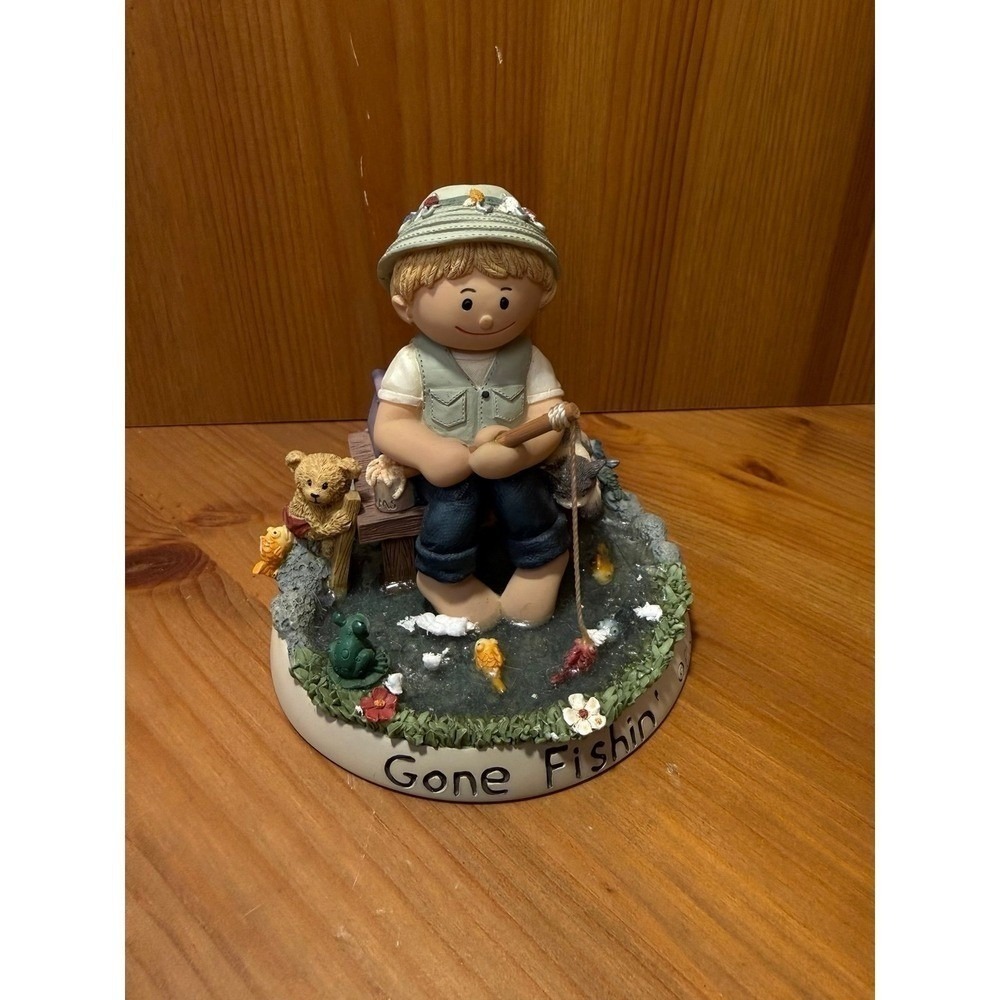 Zingle-Berry Gone Fishin' Figurine All Men Are‎ Equal Before Fishing